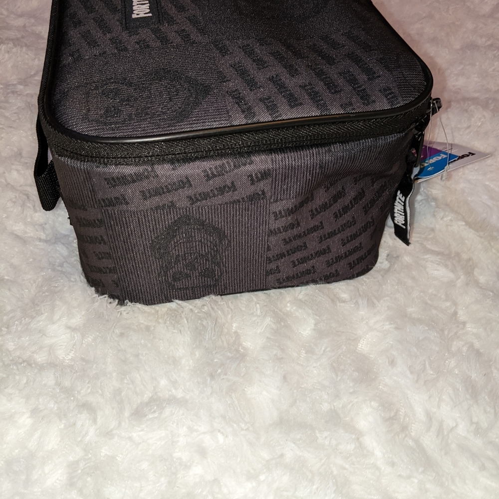 Nwts Fortnite black skull lunch box - Picture 7 of 16
